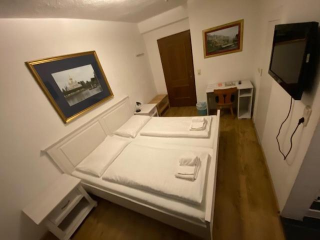 Hotel Wildschuetz Basic Altmuenster Exterior photo